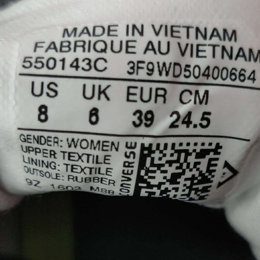 NWT Classic High Top Converse Sneakers - Picture 8 of 8